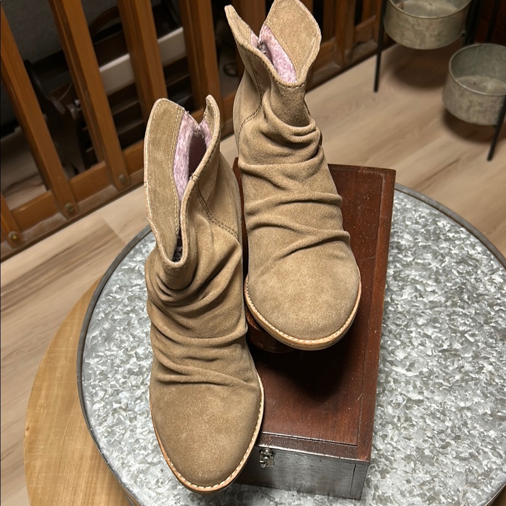 Women's Tan Suede Ankle Boots